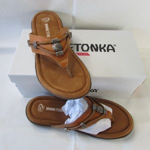 Minnetonka Women’s Silverthorne 360 Sandals
